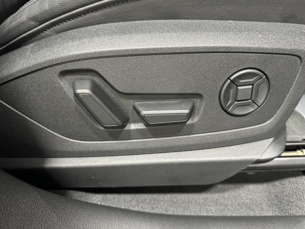 Audi Q8 e-tron Vehicle Full-screen Gallery Image 20