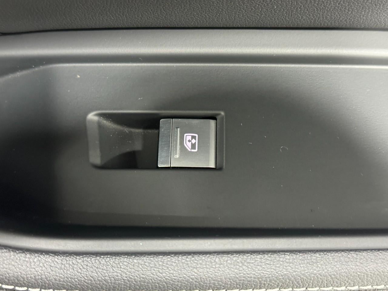 Audi Q8 e-tron Vehicle Full-screen Gallery Image 22