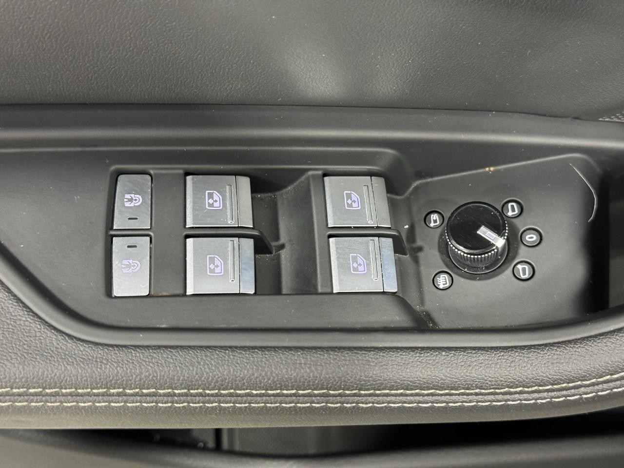 Audi Q8 e-tron Vehicle Full-screen Gallery Image 24