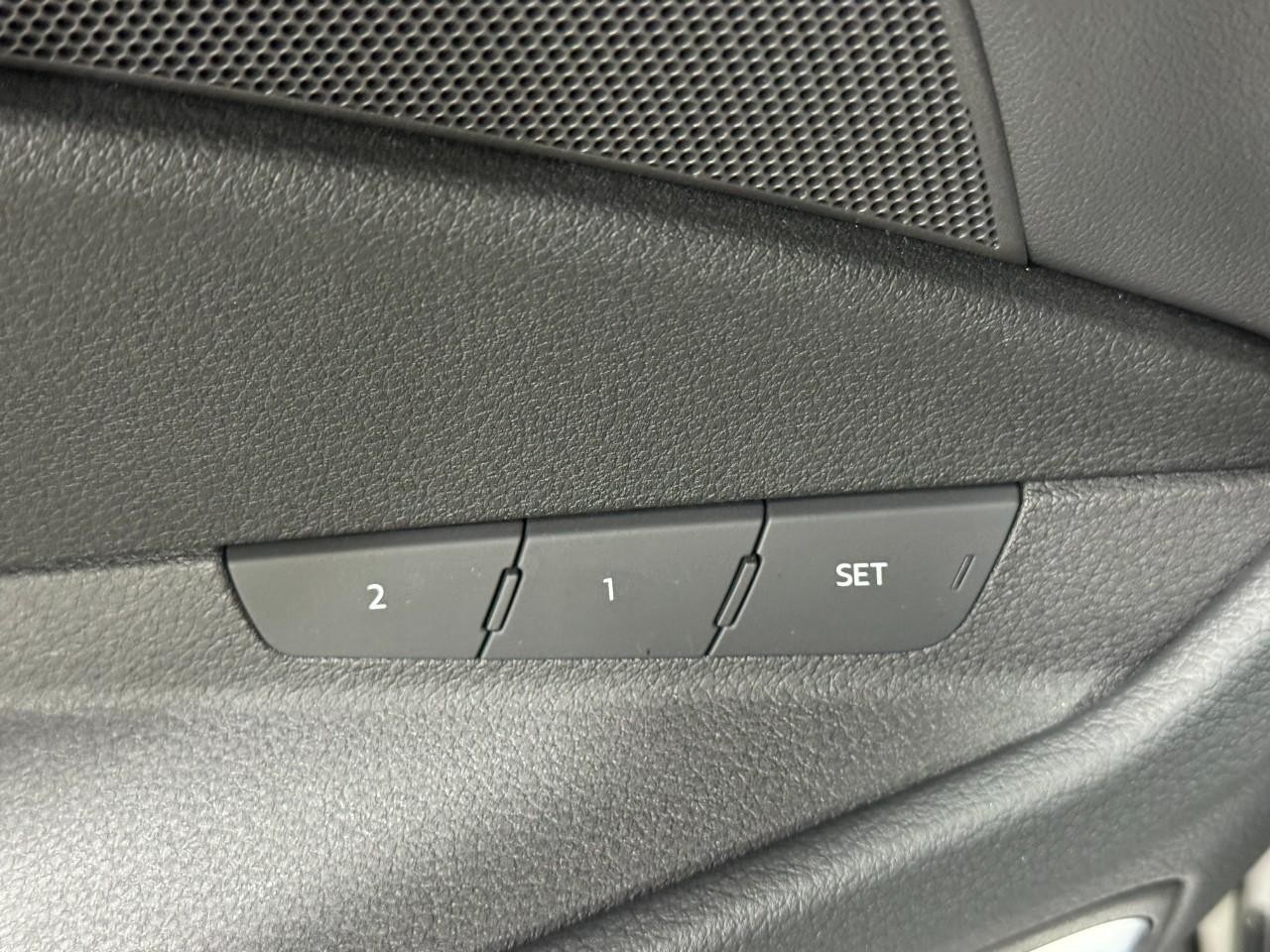 Audi Q8 e-tron Vehicle Full-screen Gallery Image 25