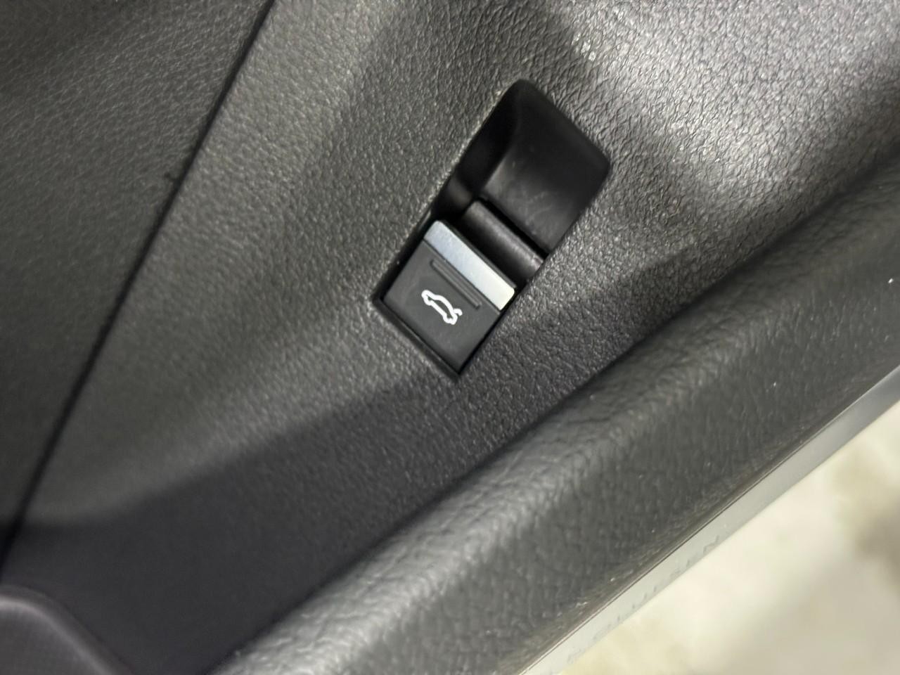 Audi Q8 e-tron Vehicle Full-screen Gallery Image 26