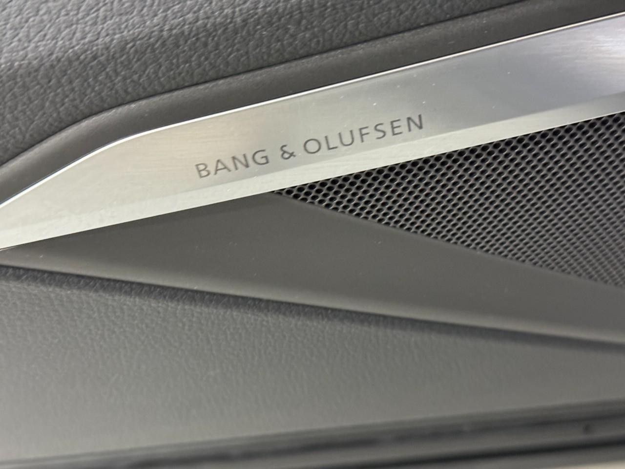 Audi Q8 e-tron Vehicle Full-screen Gallery Image 27