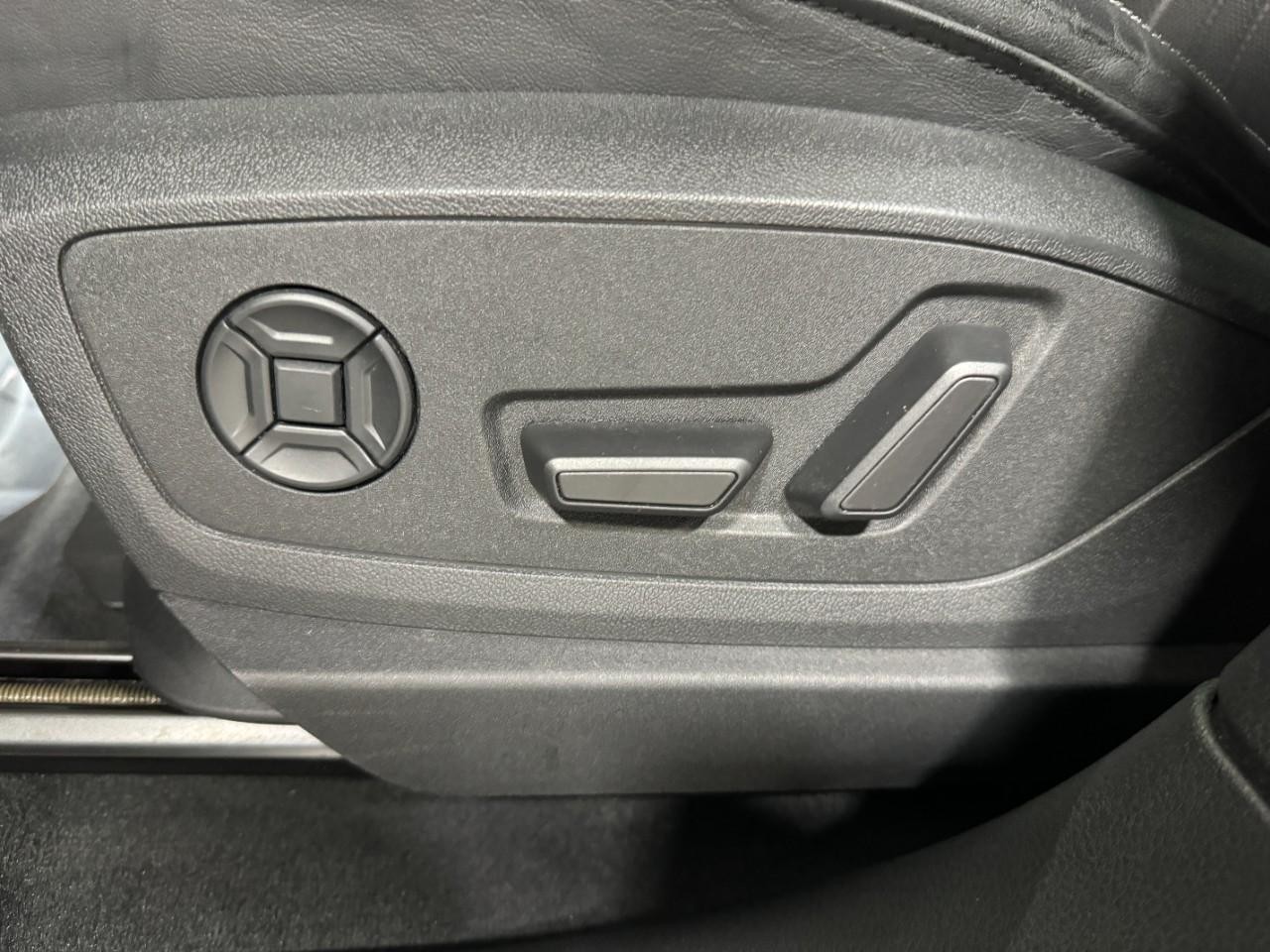 Audi Q8 e-tron Vehicle Full-screen Gallery Image 30