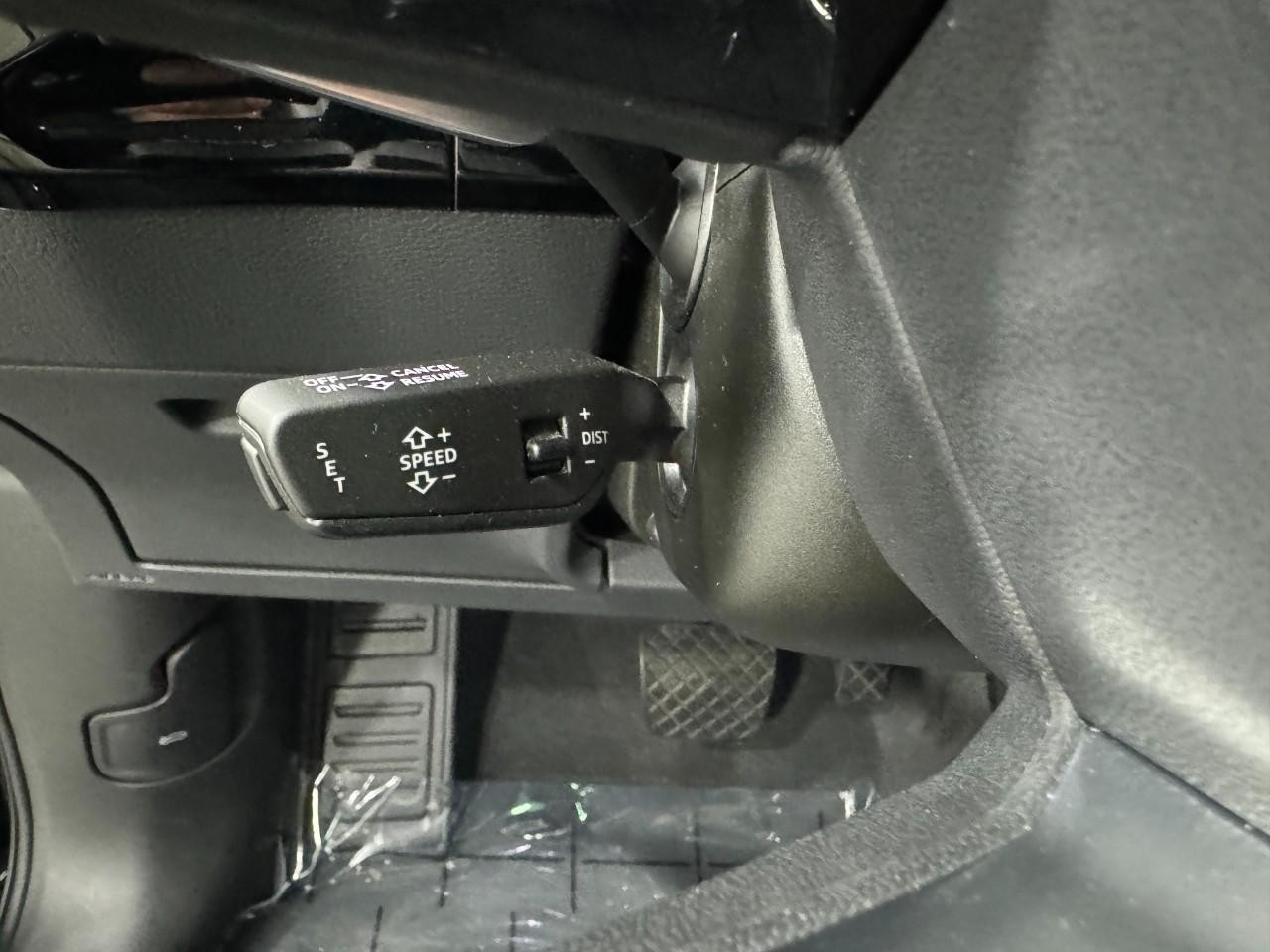 Audi Q8 e-tron Vehicle Full-screen Gallery Image 32