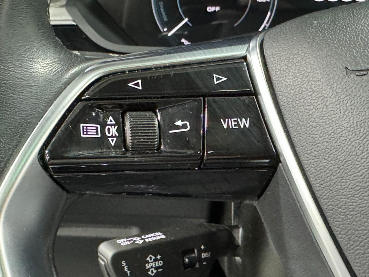 Audi Q8 e-tron Vehicle Full-screen Gallery Image 33