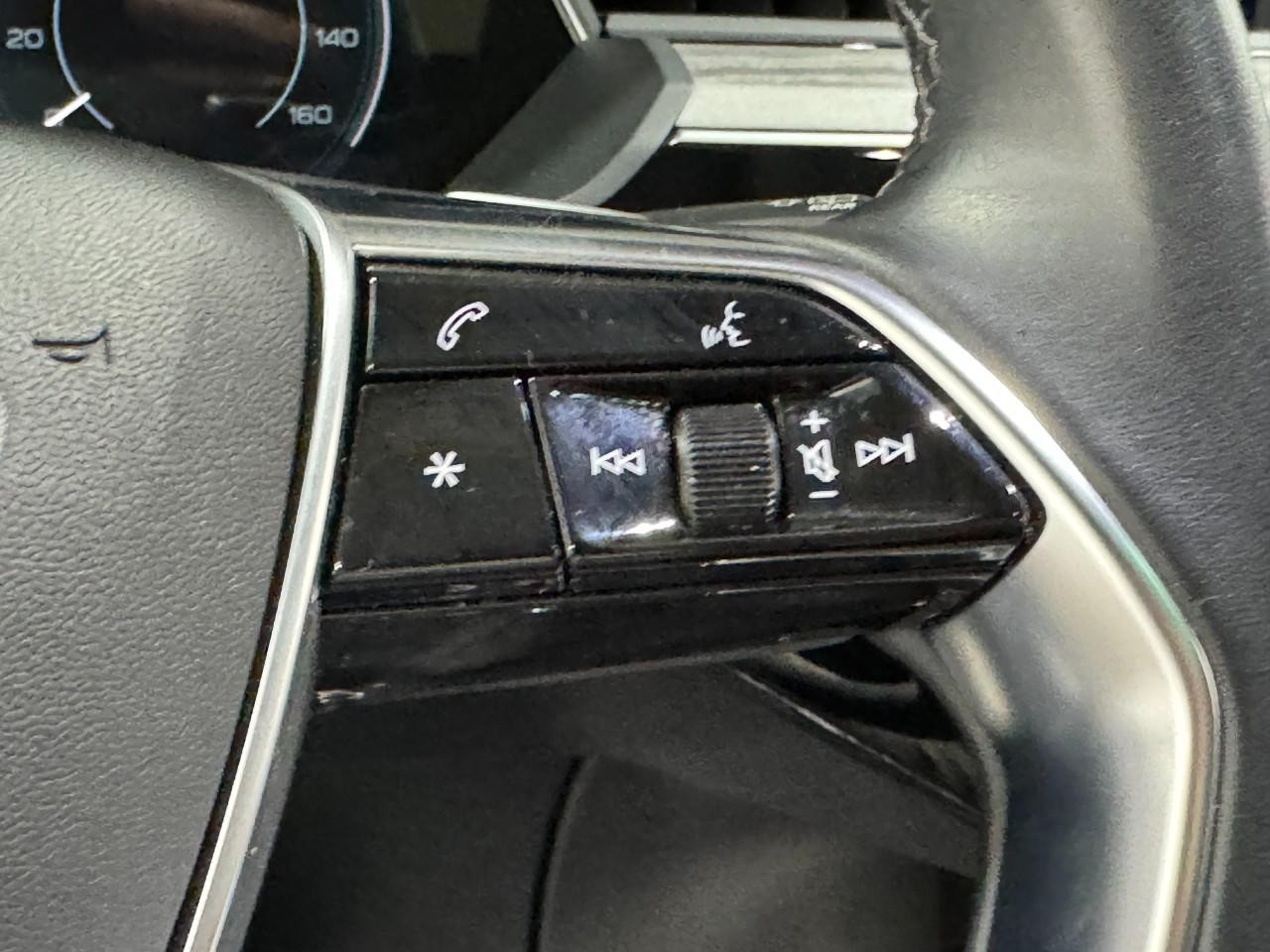 Audi Q8 e-tron Vehicle Full-screen Gallery Image 34