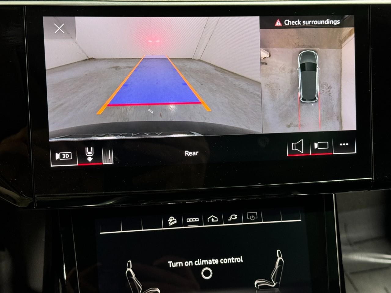 Audi Q8 e-tron Vehicle Full-screen Gallery Image 36