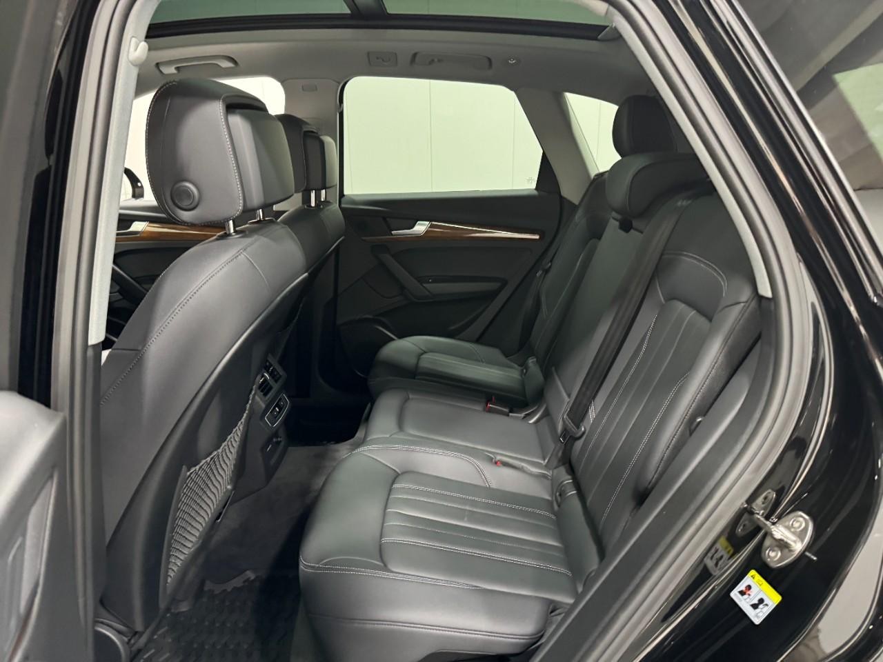 Audi Q5 Vehicle Full-screen Gallery Image 8