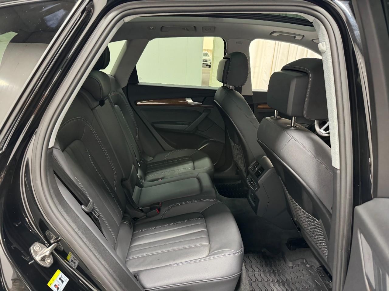 Audi Q5 Vehicle Full-screen Gallery Image 10