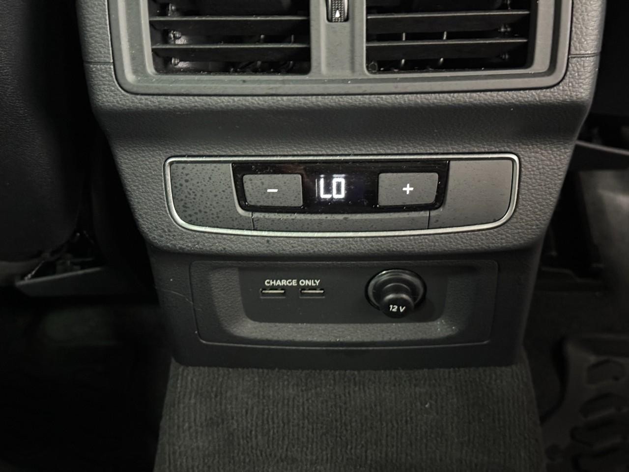 Audi Q5 Vehicle Full-screen Gallery Image 11