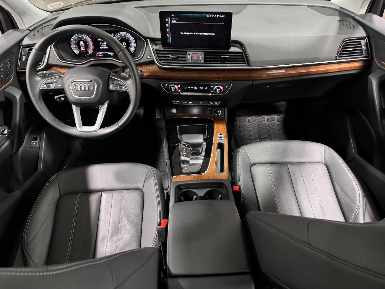 Audi Q5 Vehicle Full-screen Gallery Image 13