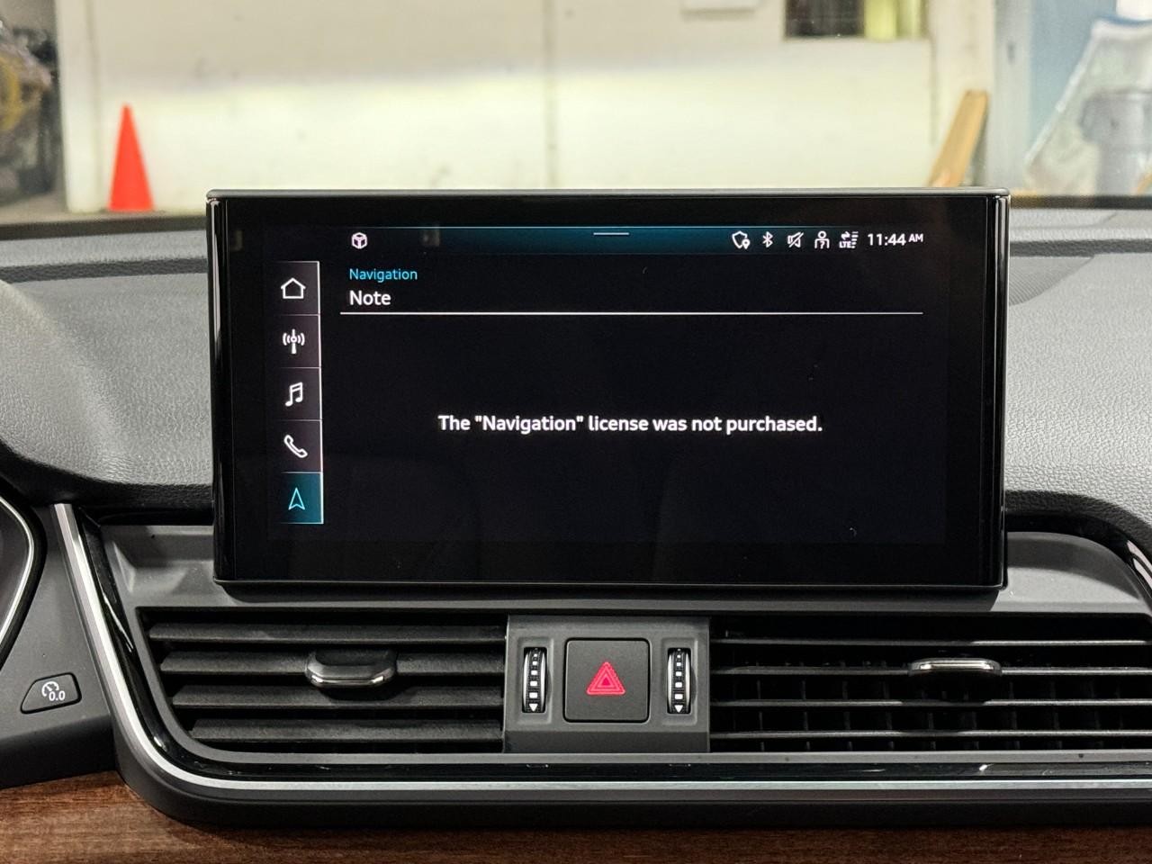 Audi Q5 Vehicle Full-screen Gallery Image 15