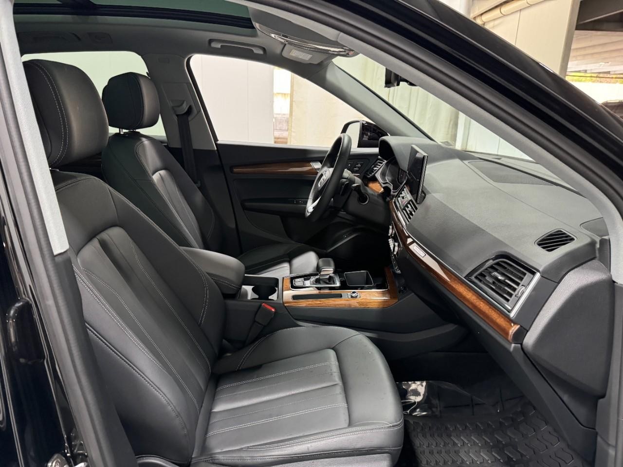 Audi Q5 Vehicle Full-screen Gallery Image 19