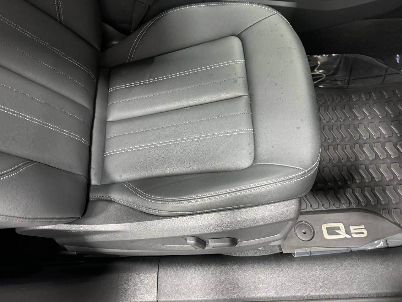 Audi Q5 Vehicle Full-screen Gallery Image 20