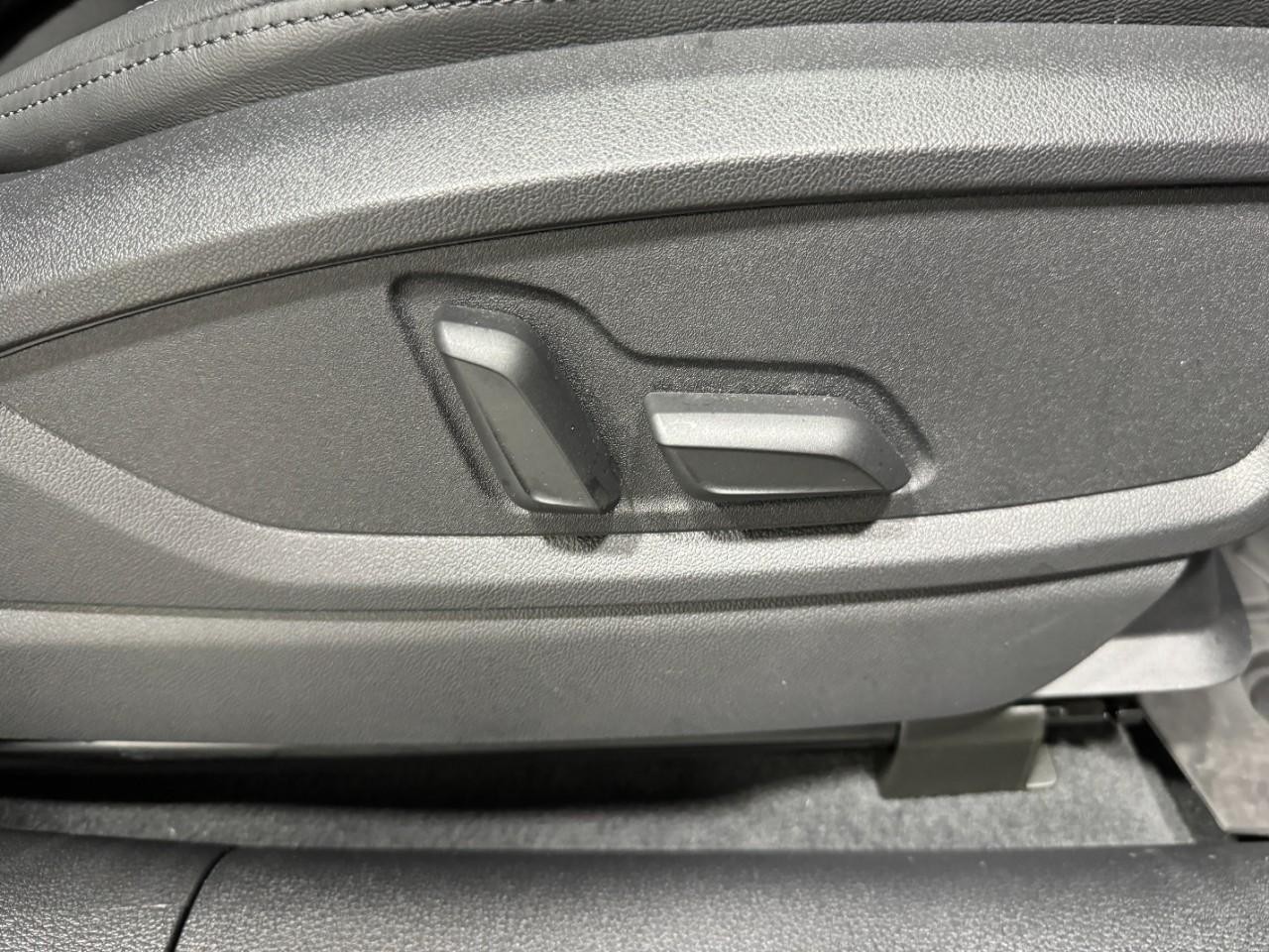 Audi Q5 Vehicle Full-screen Gallery Image 21