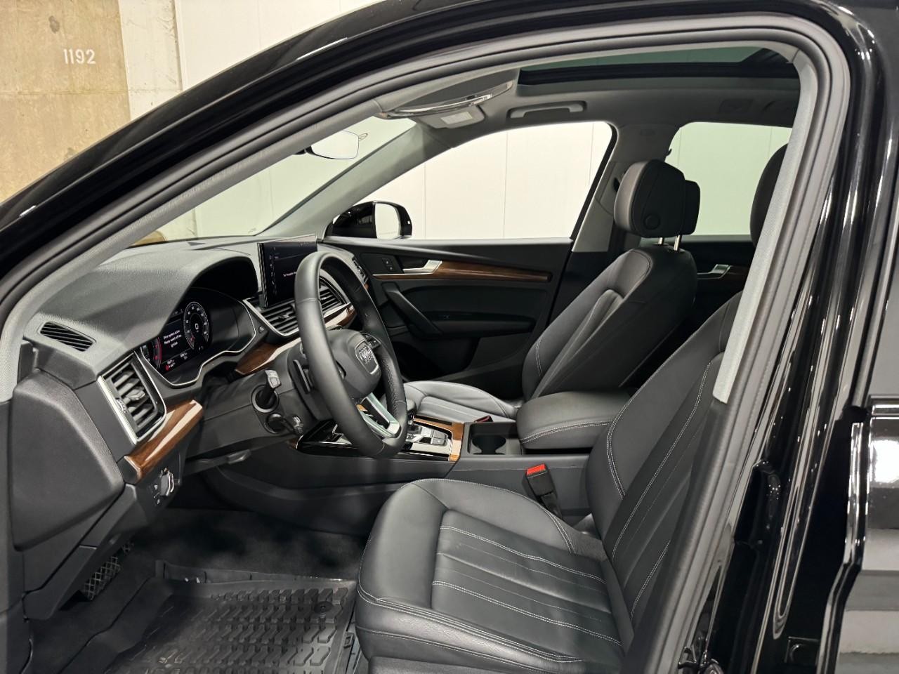 Audi Q5 Vehicle Full-screen Gallery Image 27