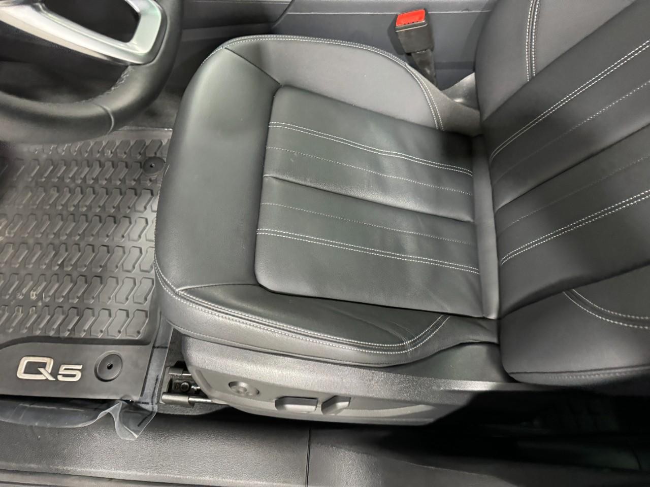 Audi Q5 Vehicle Full-screen Gallery Image 28