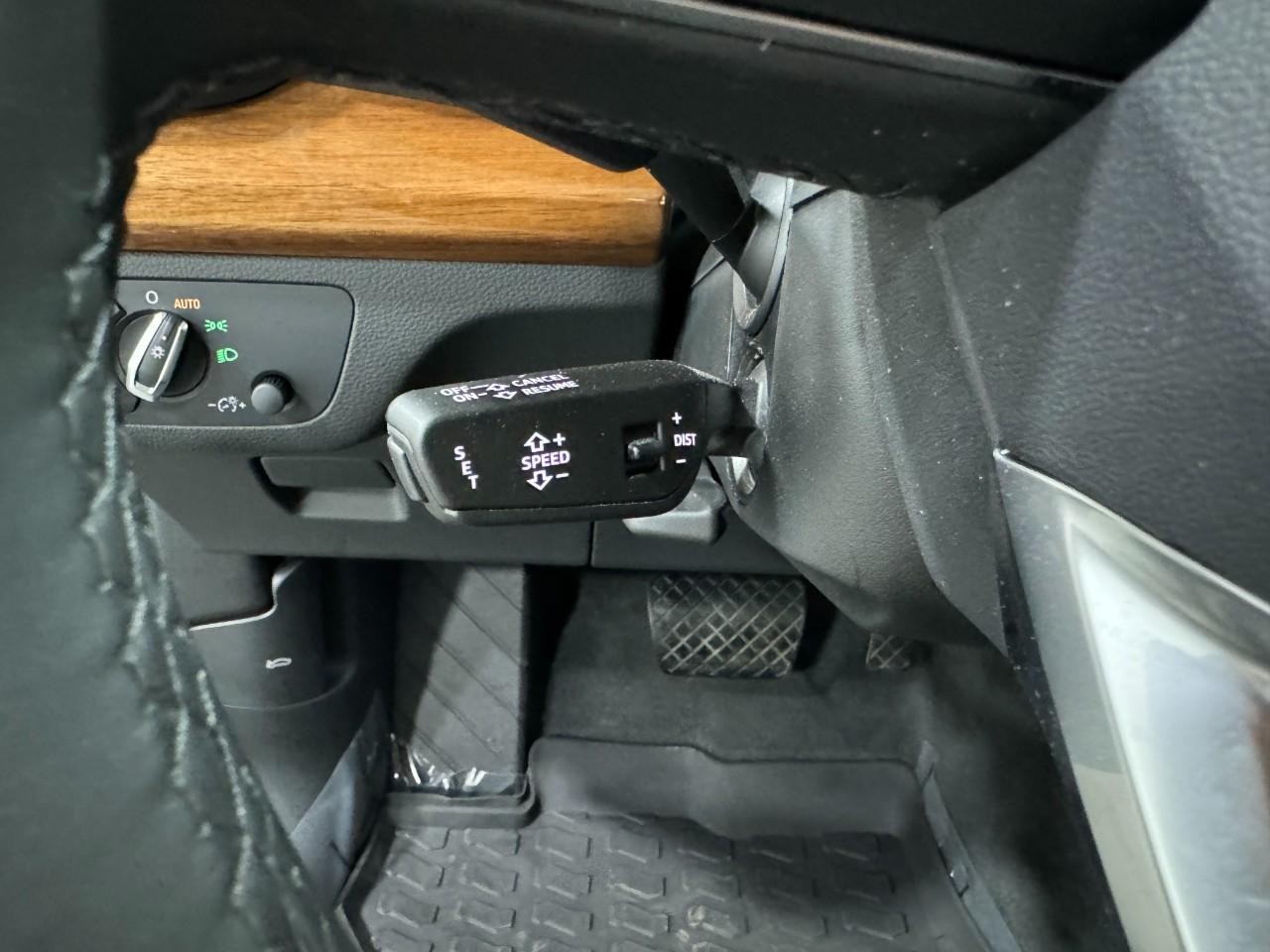 Audi Q5 Vehicle Full-screen Gallery Image 31