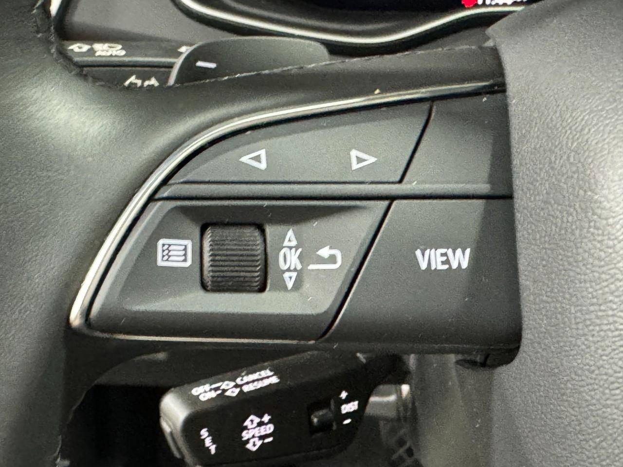 Audi Q5 Vehicle Full-screen Gallery Image 32