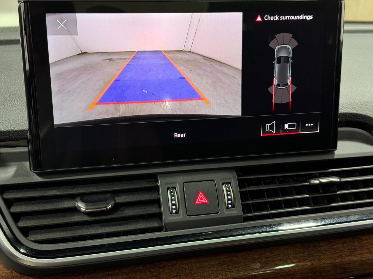 Audi Q5 Vehicle Full-screen Gallery Image 35