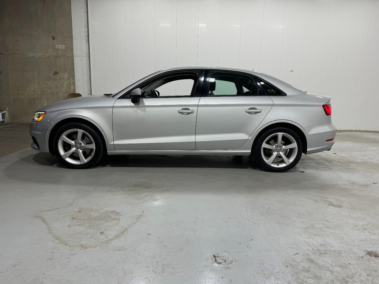 Audi A3/S3 Vehicle Full-screen Gallery Image 02