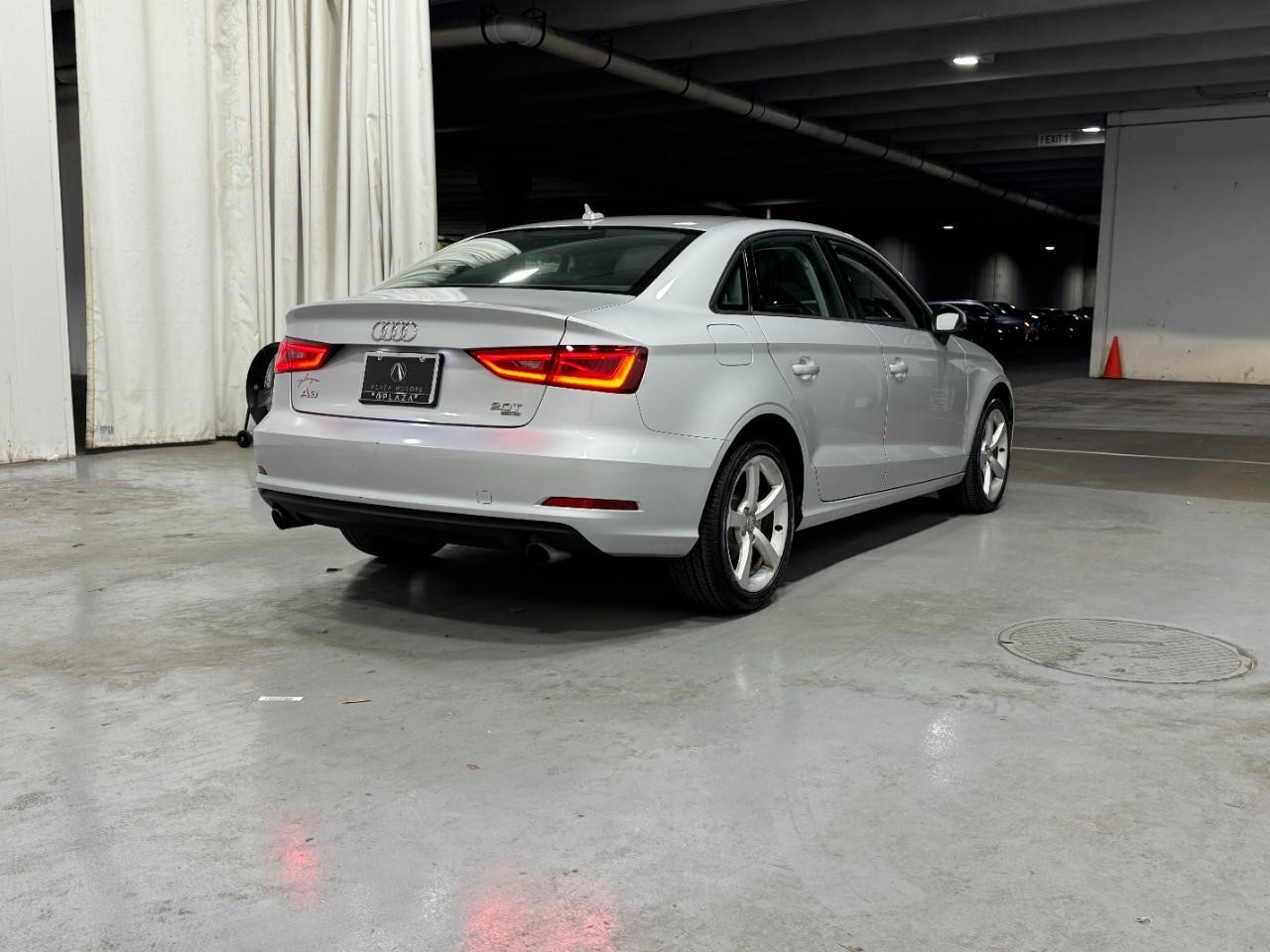 Audi A3/S3 Vehicle Full-screen Gallery Image 04
