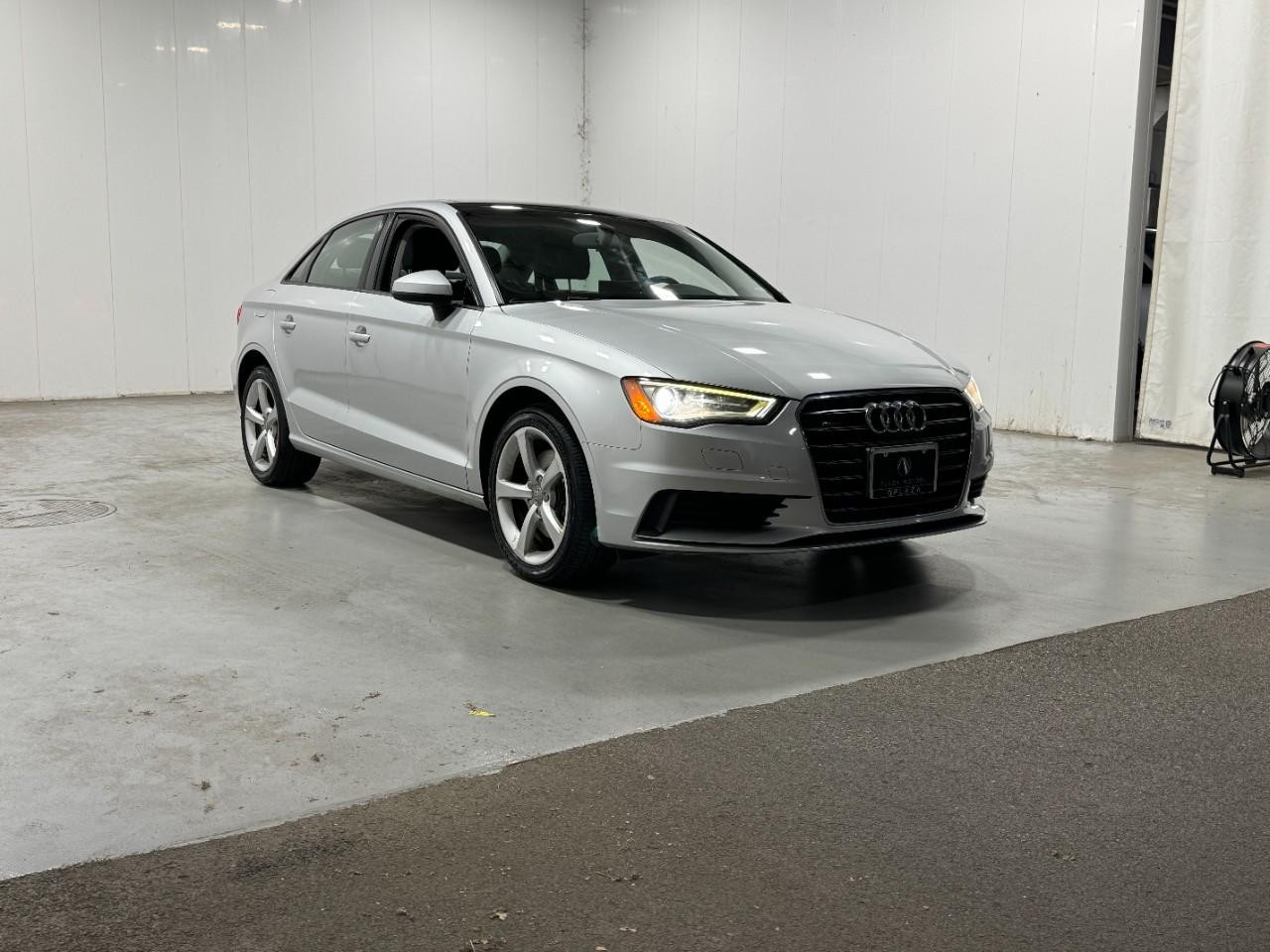 Audi A3/S3 Vehicle Full-screen Gallery Image 06