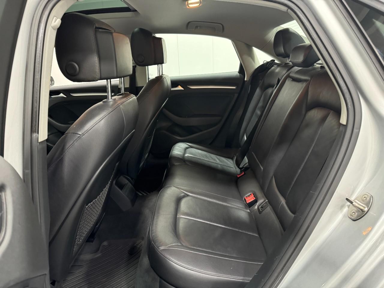 Audi A3/S3 Vehicle Full-screen Gallery Image 08