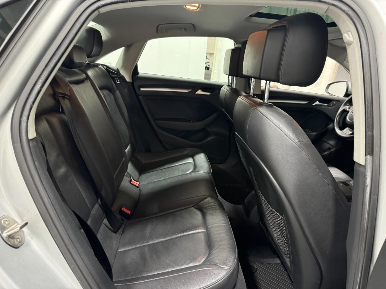 Audi A3/S3 Vehicle Full-screen Gallery Image 10