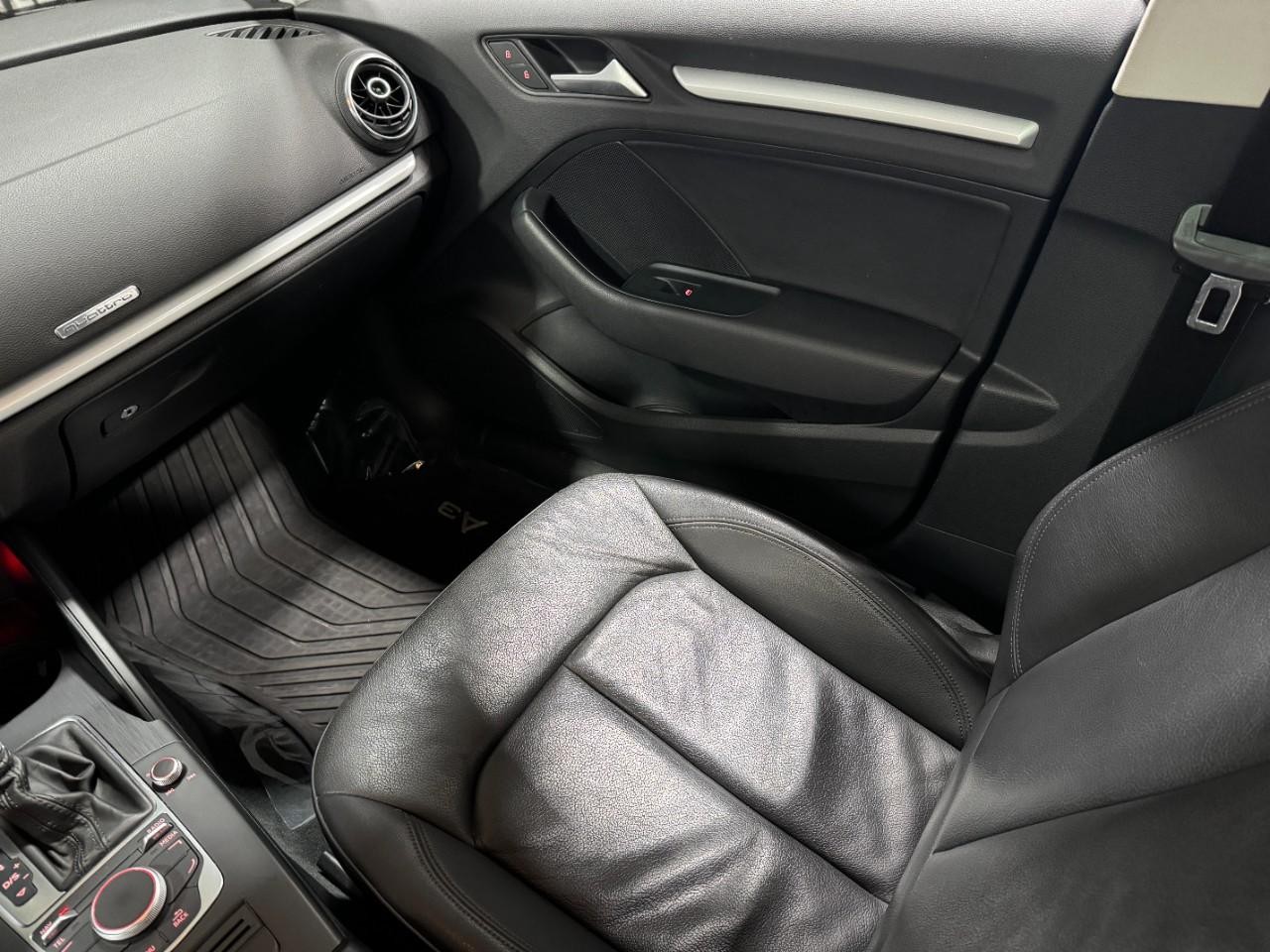 Audi A3/S3 Vehicle Full-screen Gallery Image 17