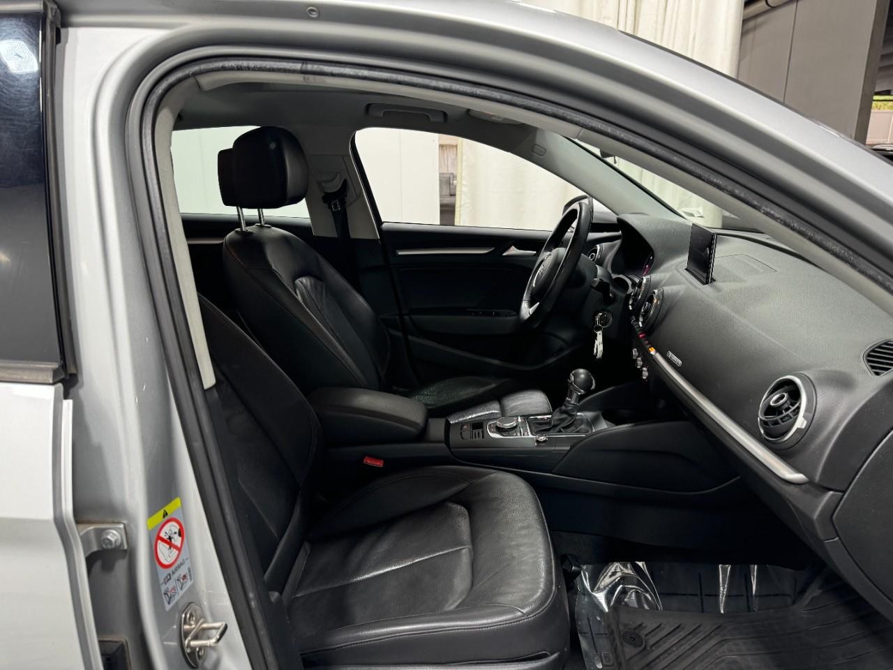 Audi A3/S3 Vehicle Full-screen Gallery Image 18