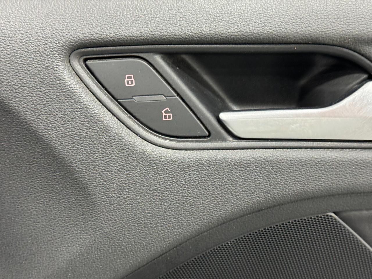 Audi A3/S3 Vehicle Full-screen Gallery Image 21