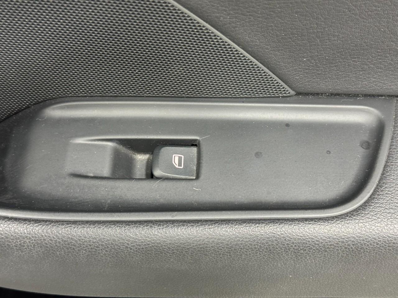 Audi A3/S3 Vehicle Full-screen Gallery Image 22