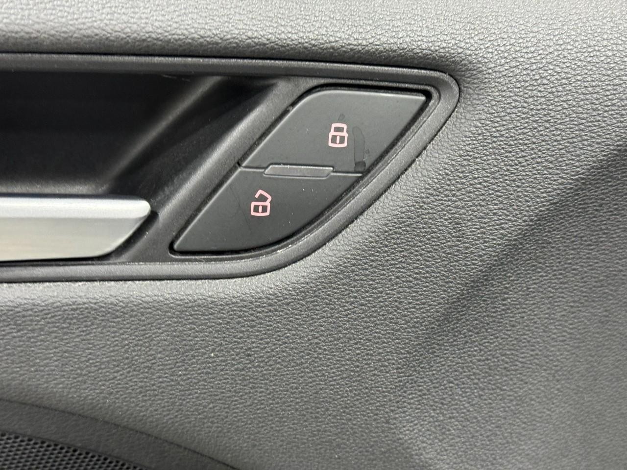 Audi A3/S3 Vehicle Full-screen Gallery Image 23