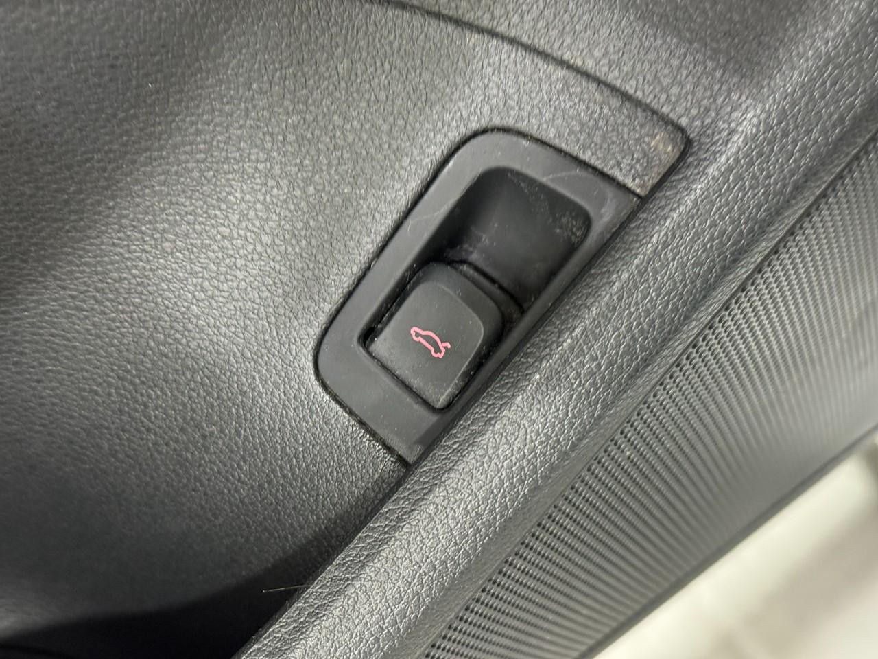 Audi A3/S3 Vehicle Full-screen Gallery Image 25