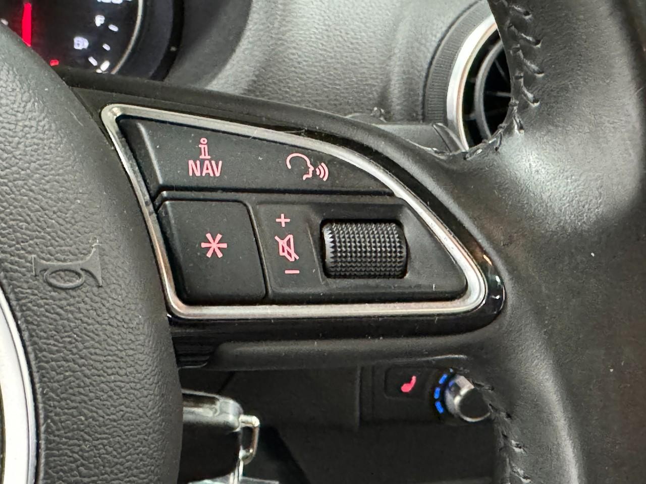 Audi A3/S3 Vehicle Full-screen Gallery Image 32