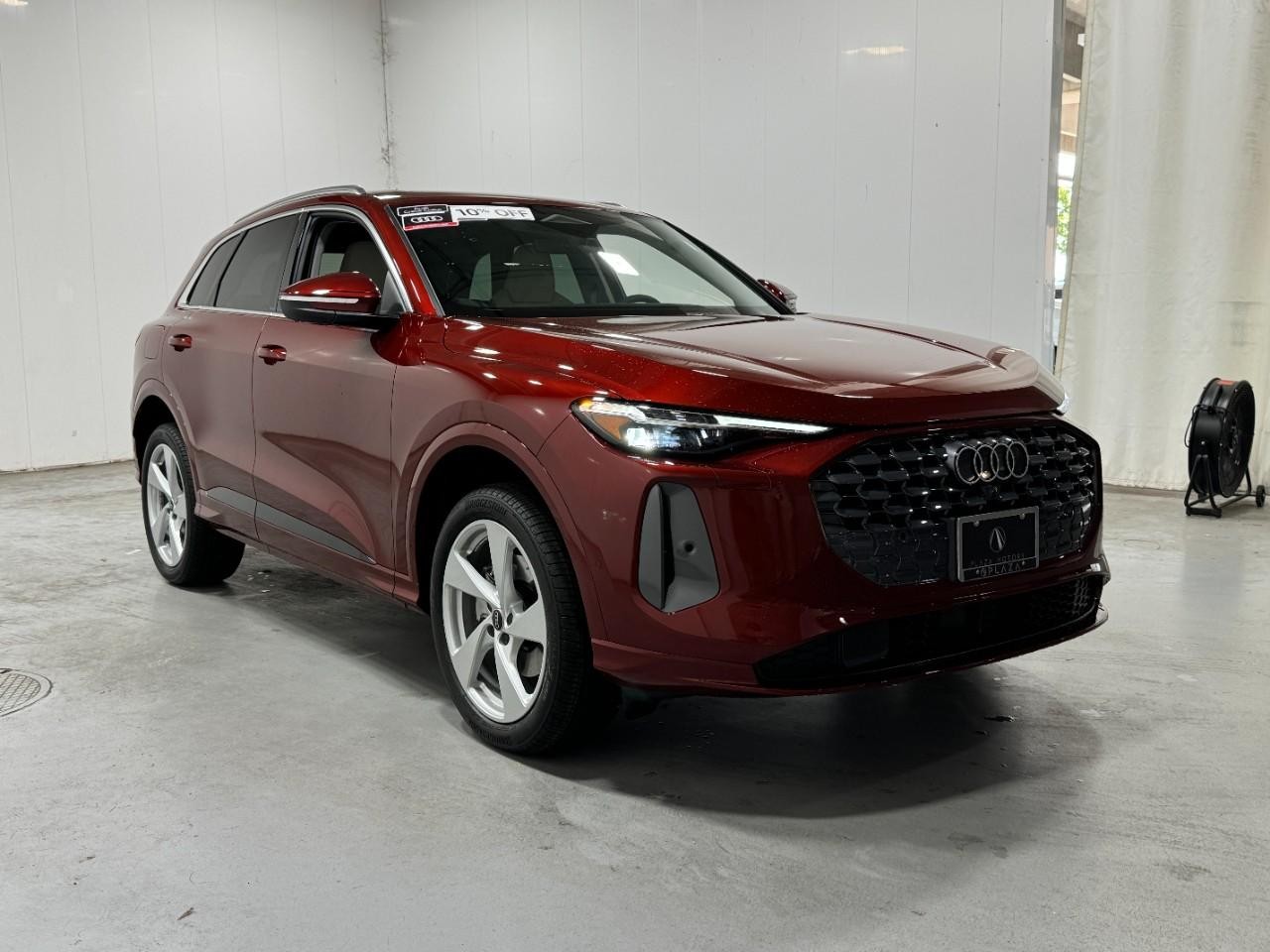 Audi Q5 Vehicle Full-screen Gallery Image 6