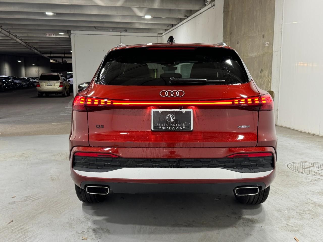 Audi Q5 Vehicle Full-screen Gallery Image 9