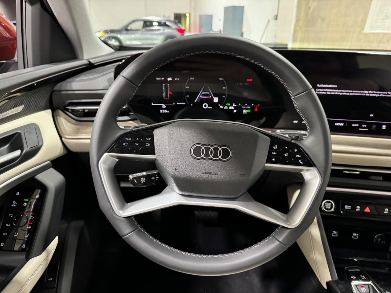 Audi Q5 Vehicle Full-screen Gallery Image 14
