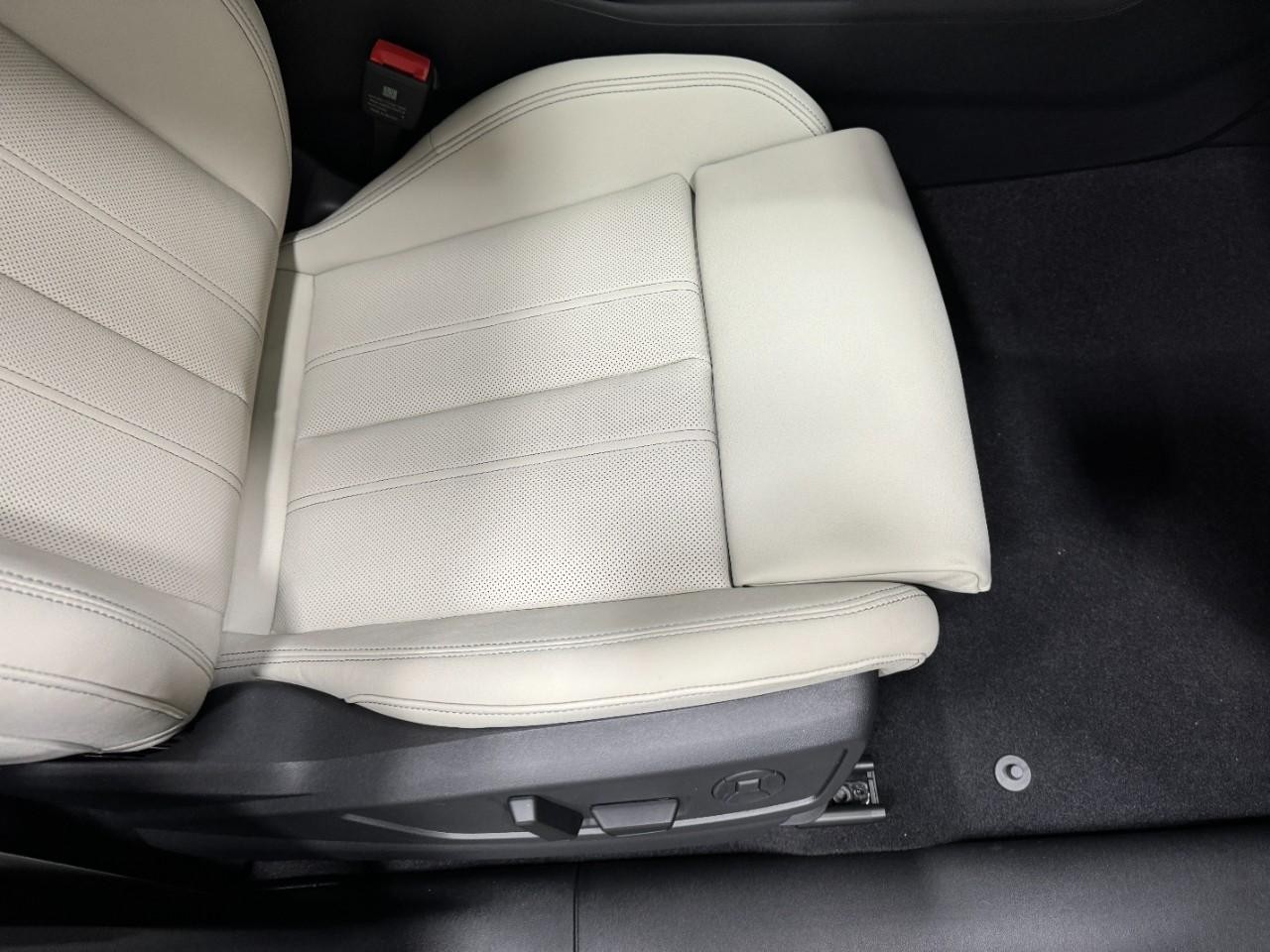 Audi Q5 Vehicle Full-screen Gallery Image 19