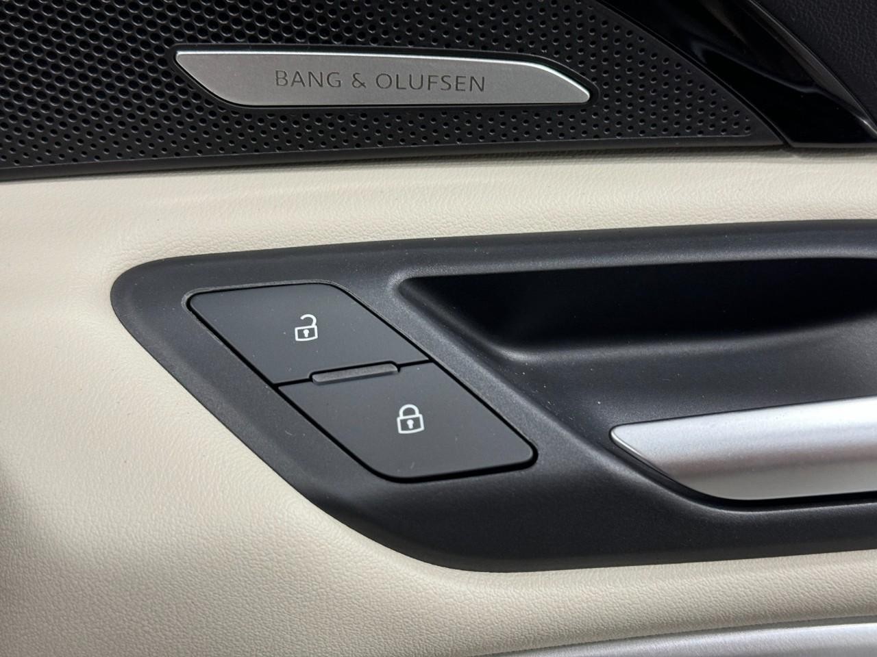 Audi Q5 Vehicle Full-screen Gallery Image 21