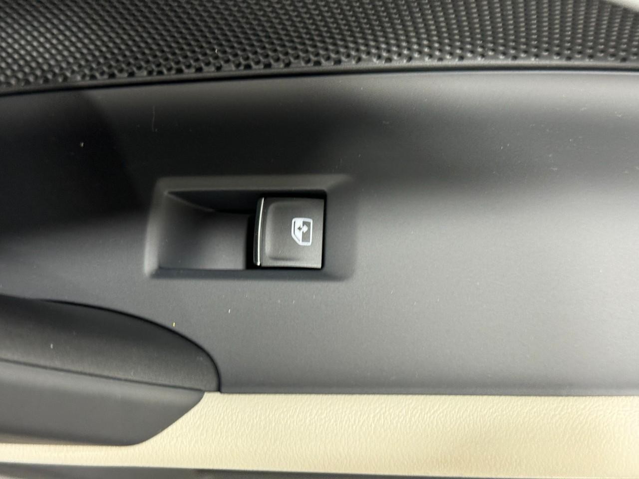 Audi Q5 Vehicle Full-screen Gallery Image 22