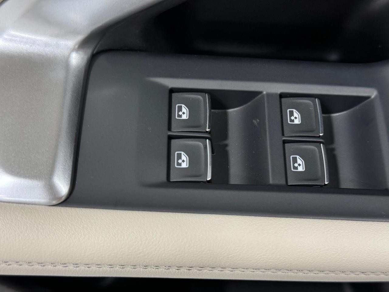 Audi Q5 Vehicle Full-screen Gallery Image 23