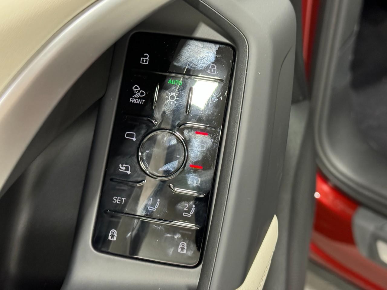 Audi Q5 Vehicle Full-screen Gallery Image 24