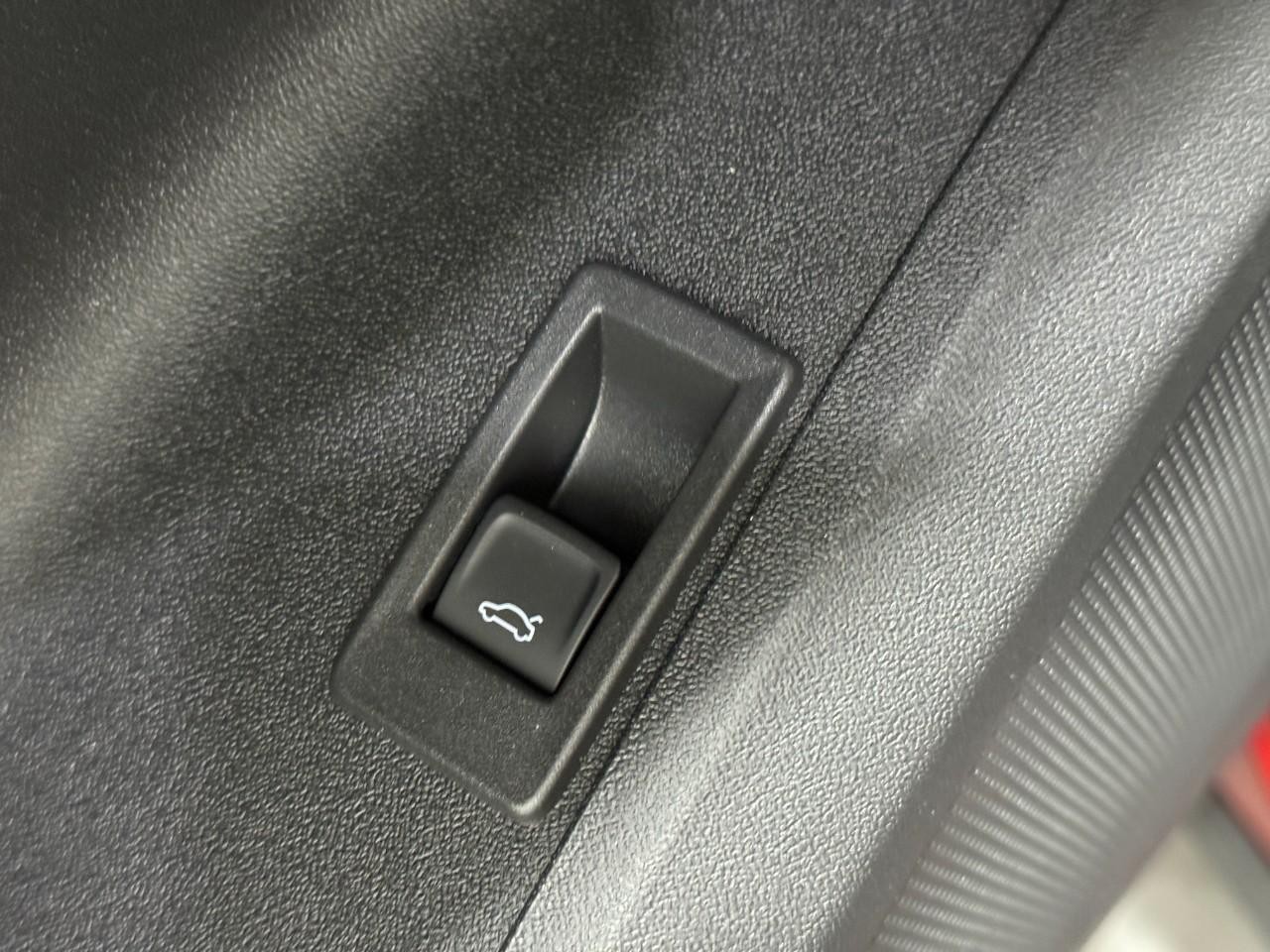 Audi Q5 Vehicle Full-screen Gallery Image 25