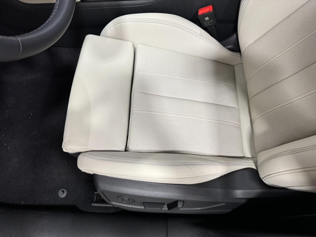 Audi Q5 Vehicle Full-screen Gallery Image 27