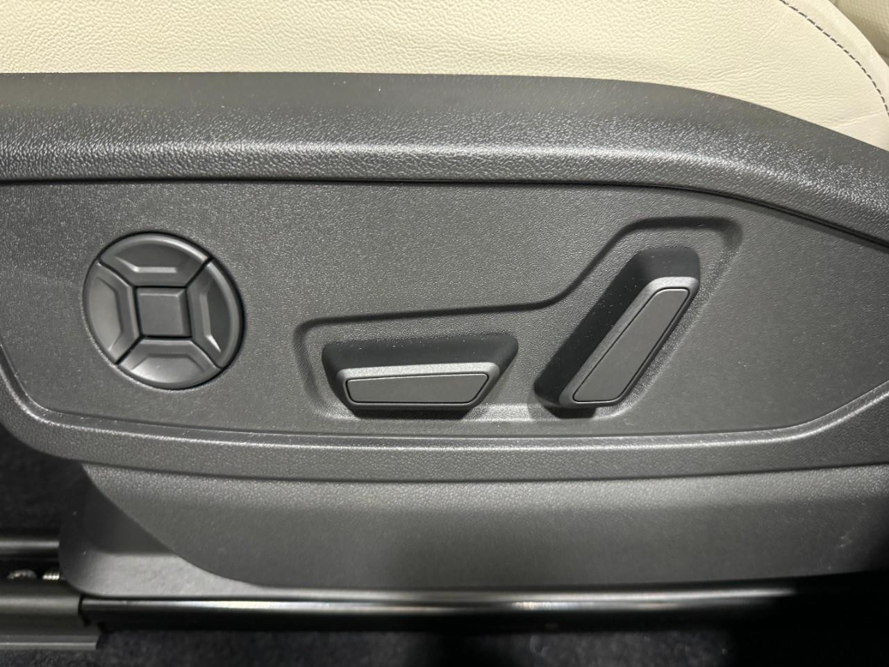 Audi Q5 Vehicle Full-screen Gallery Image 28