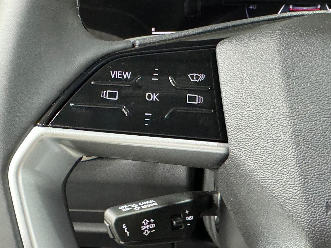 Audi Q5 Vehicle Full-screen Gallery Image 30