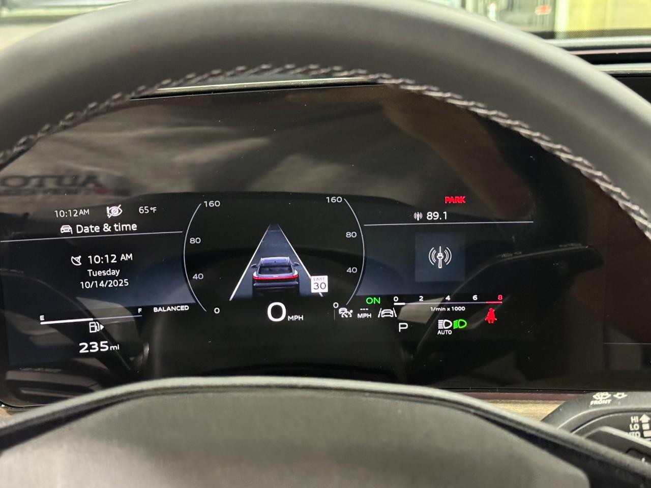 Audi Q5 Vehicle Full-screen Gallery Image 32