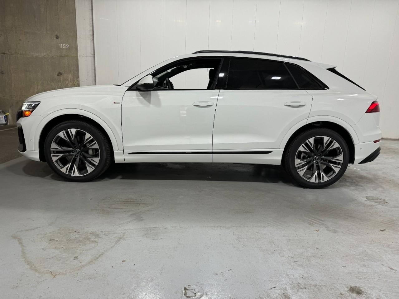 Audi Q8 Vehicle Full-screen Gallery Image 2